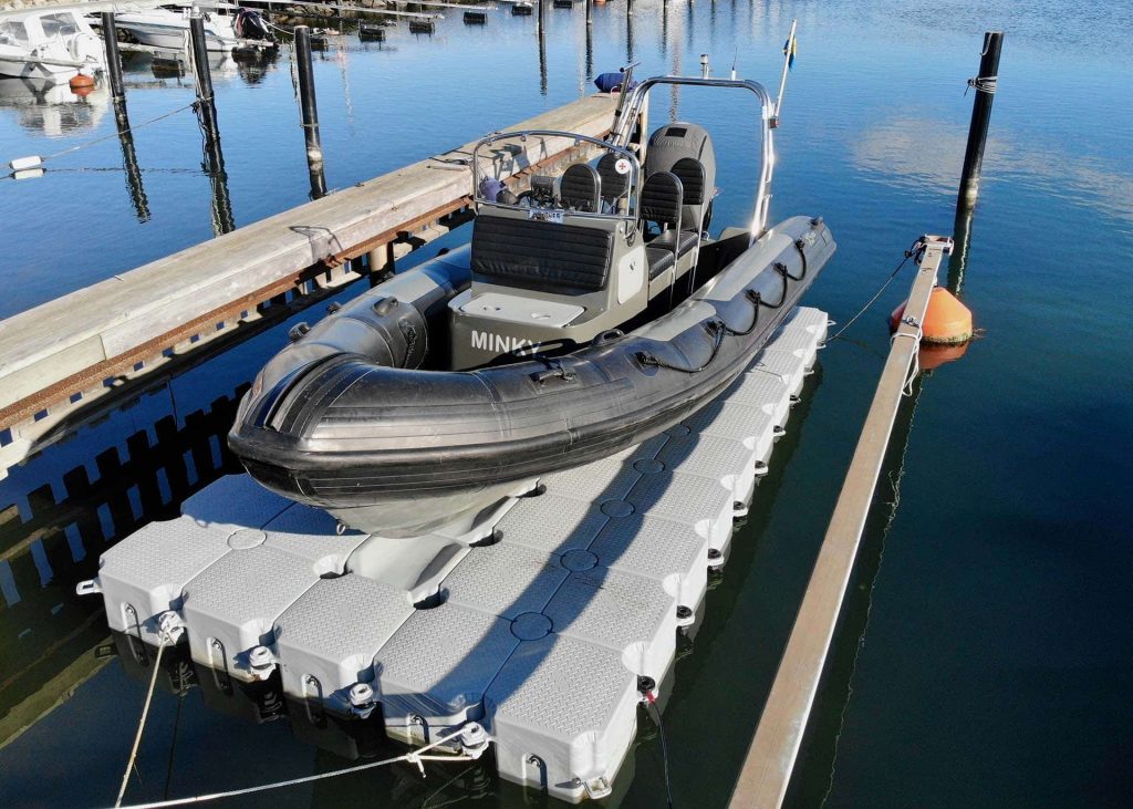 Glissières flottantes pour bateaux