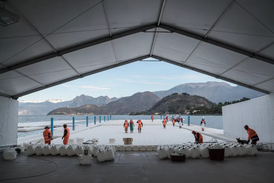 the floating piers by christo assembly